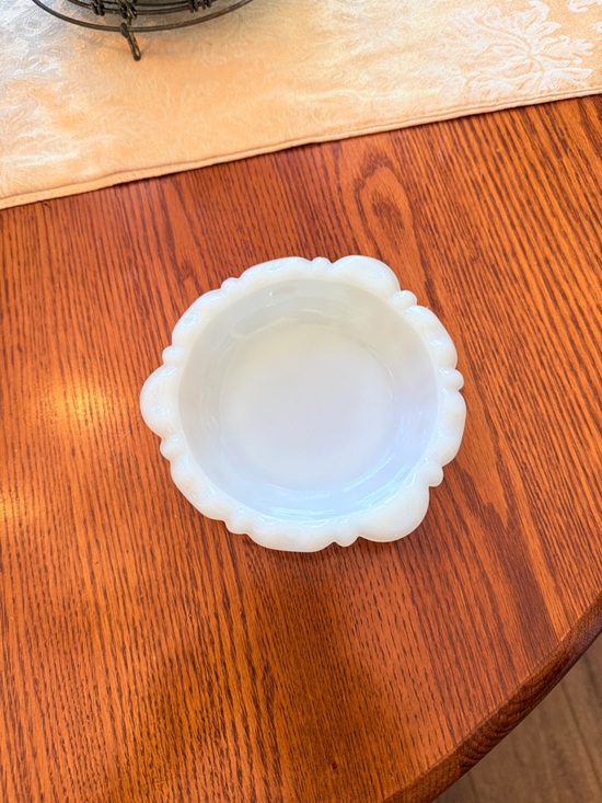 Vintage Limoges, Anchor Hocking Milk Glass & Porcelain Ashtray Bundle - Picture 16 of 16